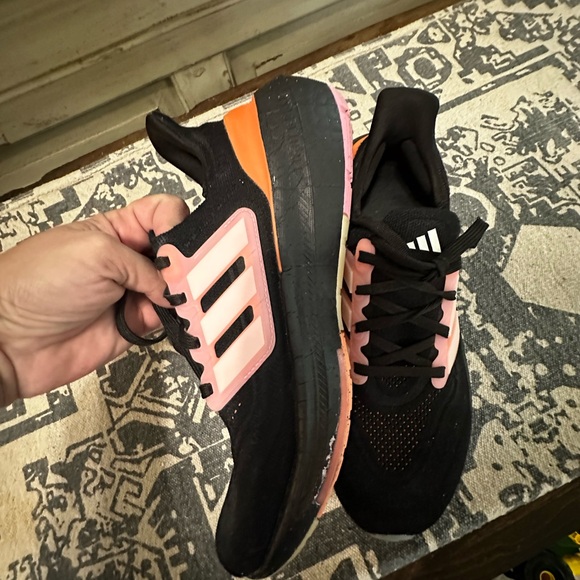 Adidas Ultraboost Size 9 - Picture 2 of 6